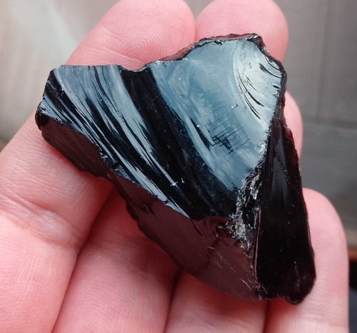 21.31gr 52x33x18mm obsidienne