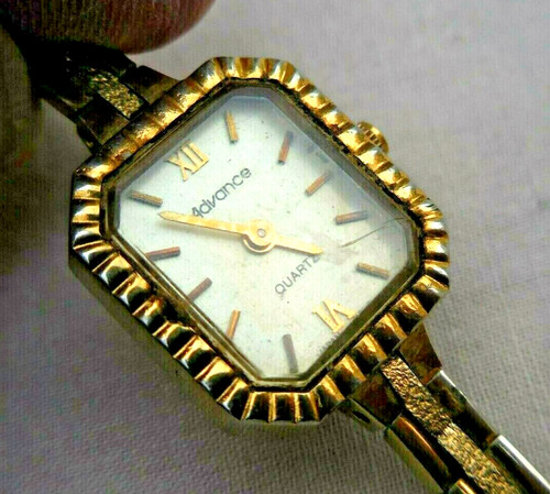 Montre advance ancienne - advance, d'ancienne