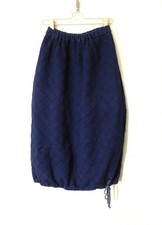 COMME des GARCONS ancienne lourde jupe bleu violâtre fané qui a été rose vif