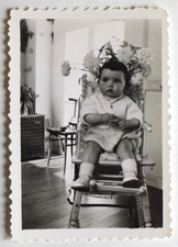 Bébé 1 an, enfant, chaise haute bouquet fleurs - Photo ancienne snapshot