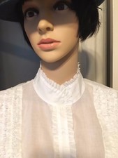 Women's  Tahari white sheer blouse w/short sleeves.