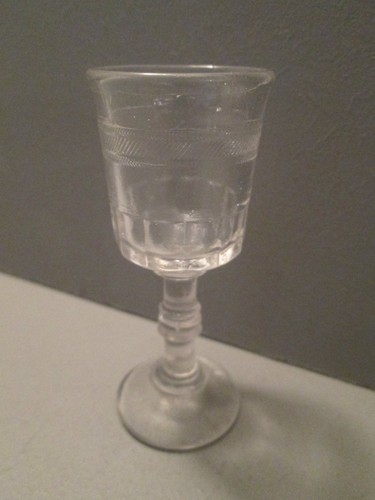 Verre liqueur ancien - a,