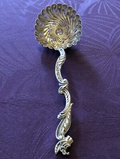 Splendide Saupoudreuse en argent massif poinçon SANGLIER,  de Style Art Nouveau.