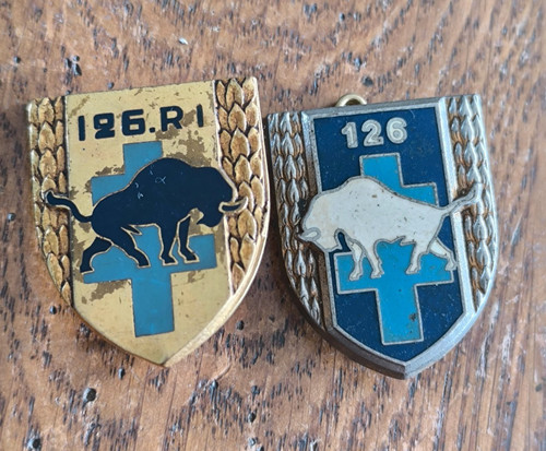 Insignes lot 126 ri - lot, 126°