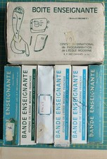 Boite enseignante Freinet + 7 rouleaux : 4 mathématiques, 2 français, 1 vide