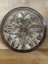 Assiette en cuivre gravée à