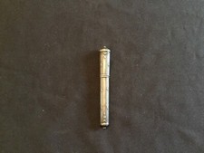 Porte aiguille en argent