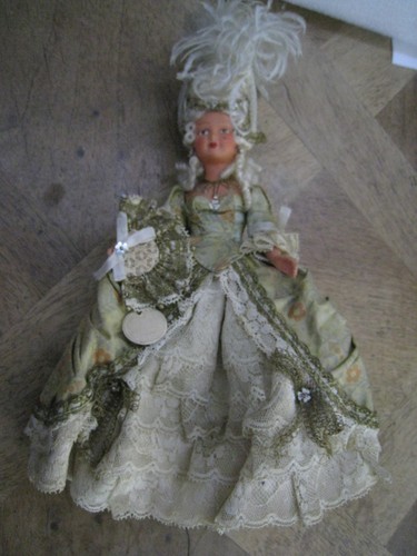 Poupée folklorique ancienne - poupée,