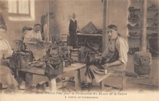 CPA MILITAIRE ECOLE GENERAL PAU BLESSES DE GUERRE ATELIER DE CORDONNERIE