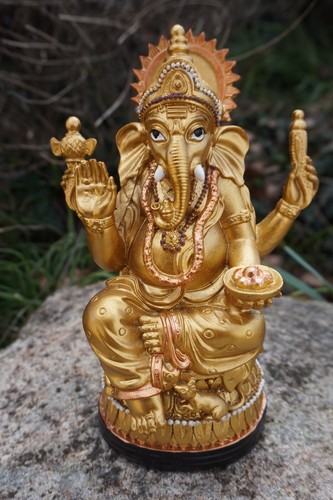 J33 figurine statuette statue - statuette,