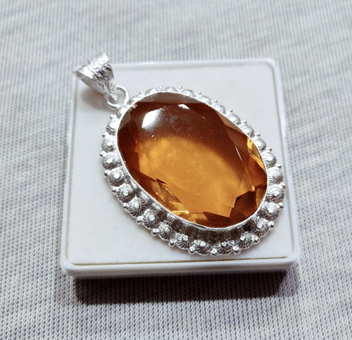 Pendentif pierre précieuse