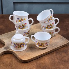 Lot de 8 tasses Arcopal France – décor fleuri vintage – opale blanche années 70