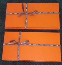 DEUX BOITES  CHÂLE  HERMÈS  CACHEMIRE ET SOIE