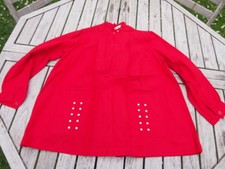 Blouse rouge d'écolière des