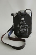 Gourde à whisky en métal inox + étui simili cuir 248 ml chinois / japonais