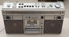 HITACHI TRK-8290 STEREO CASSETTE RECORDER RADIO