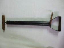 Ancienne pompe à pied pour  vélo  en métal et bois Années 40/50