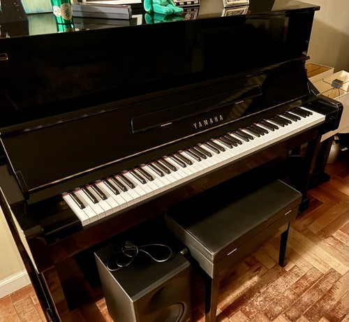 Yamaha upright piano - piano, 52''
