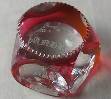 Ancien presse papier, en cristal taillé et gravé, prénom, L S