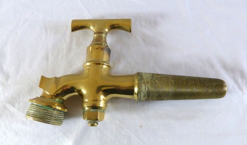 Ancien gros robinet - gros, en