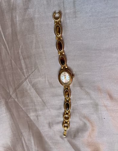 Montre quartz - à,