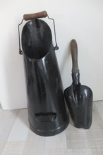 Ancien seau à charbon et sa pelle