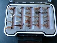 boite à mouche pleine de 50 mouches artisanales.