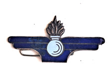 013832 insigne restauré matériel