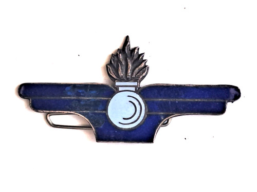 013832 insigne restauré