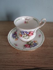 Tasse avec sous tasse  QUEEN'S Rosina China CoLtd  Mois d' Avril April