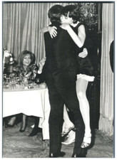London, Mia Farrow and Ringo Star dancing  Vintage silver print Tirage argenti