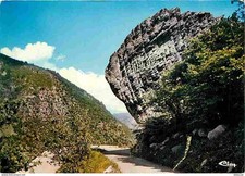 06 - Alpes Maritimes - Vallée des Merveilles - Rocher situé sur la route D 51 en