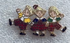 Pin's Les Triplés BD Bande Dessiné Dessin Animé signé Bernard Carant Paris