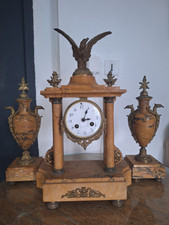 Horloge Pendule Ancienne Empire Marbre Doré Avec 2 Vases Décor Animal Aigle