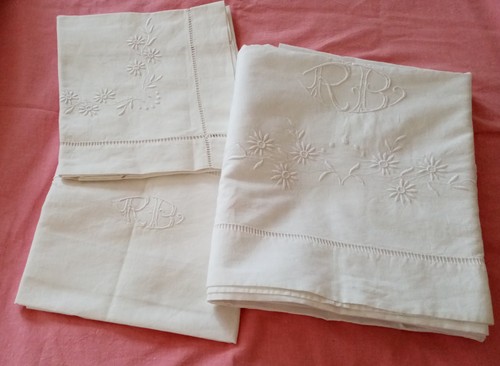 Drap ancien brodé main décor - brodé,
