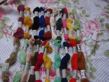 Mercerie ancienne,20 échevettes DMC RETORS A BRODER N°4,coloris variés