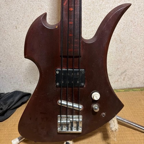 Basse électrique modifiée
