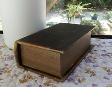 LIVRE BOITE THE AGE OF INNOCENCEBOITE DITE REVOLVER / REPRODUCTION D ANCIEN