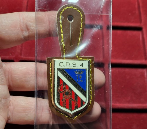 128 pucelle insigne - ~,