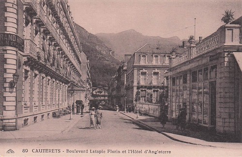 Cauterets boulevard latapie - cauterets,