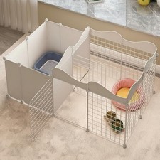 Parc pour animaux avec zone toilette et panneaux modulables