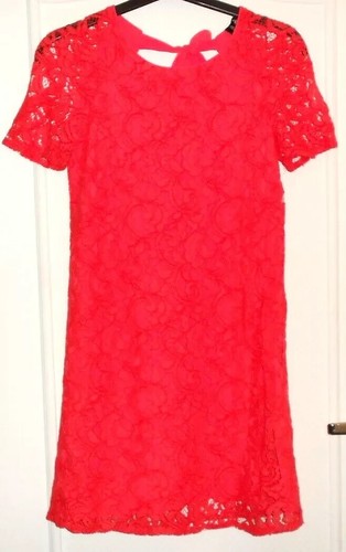 Jolie robe dentelle rouge