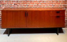 Enfilade scandinave en teck, piètement en métal