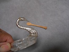 Ensemble Salière et poivrier forme CYGNE  avec cuillère en bois