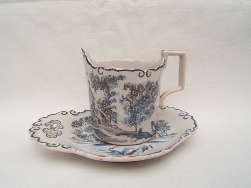 Ancienne tasse sous - tasse, sous-tasse