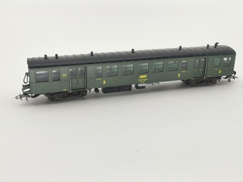 Voiture banlieue de - de,