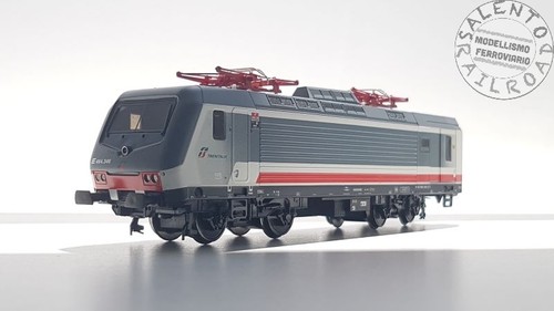 Vitrains 2245 locomotive - 2245, fs