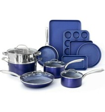 Ensemble complet d'ustensiles de cuisine avec poêles, casseroles, marmites