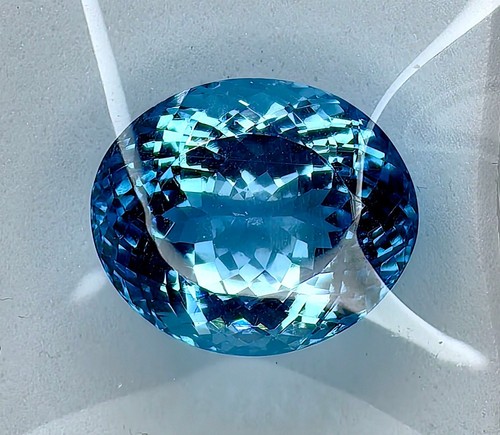 Topaze bleue naturelle