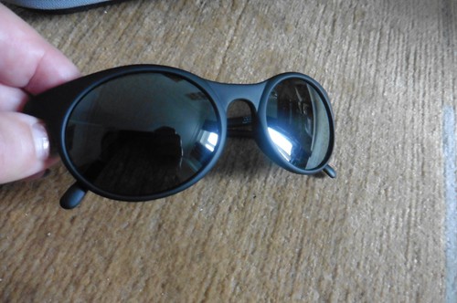 Paire lunettes soleil - de, de